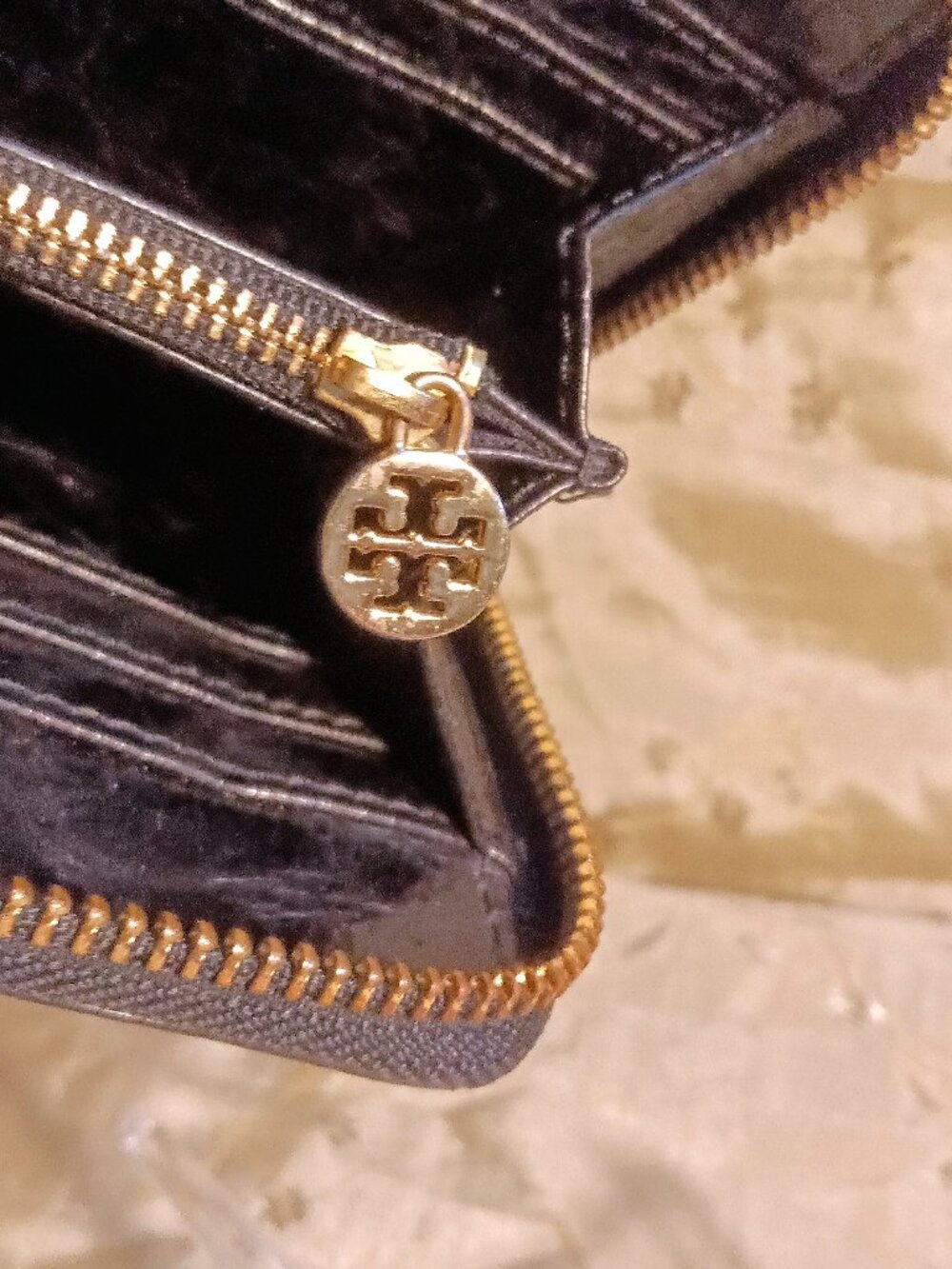 Tory Burch Black Glazed Leather Zip-Around Wallet Wristlet with "LOVE" Strap - Picture 7 of 10